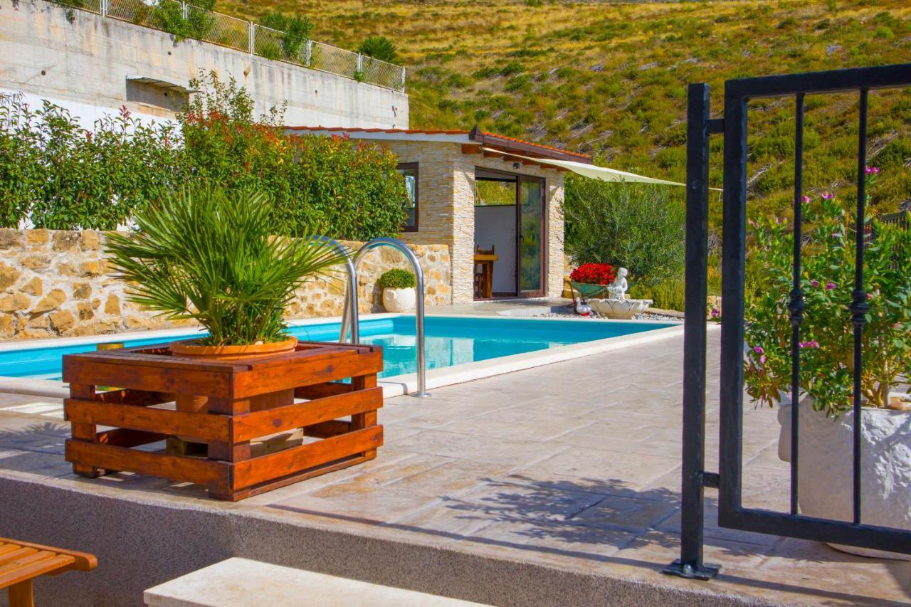 Hill Apartment With Private Pool Kučine Exterior foto